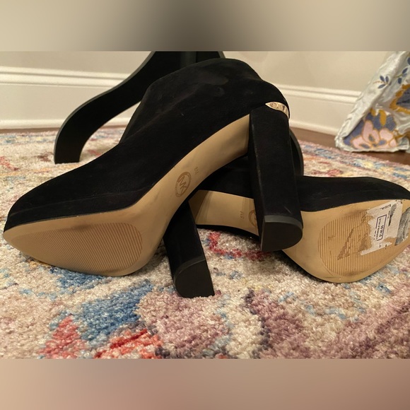 Micheal Kors booties - Picture 2 of 6